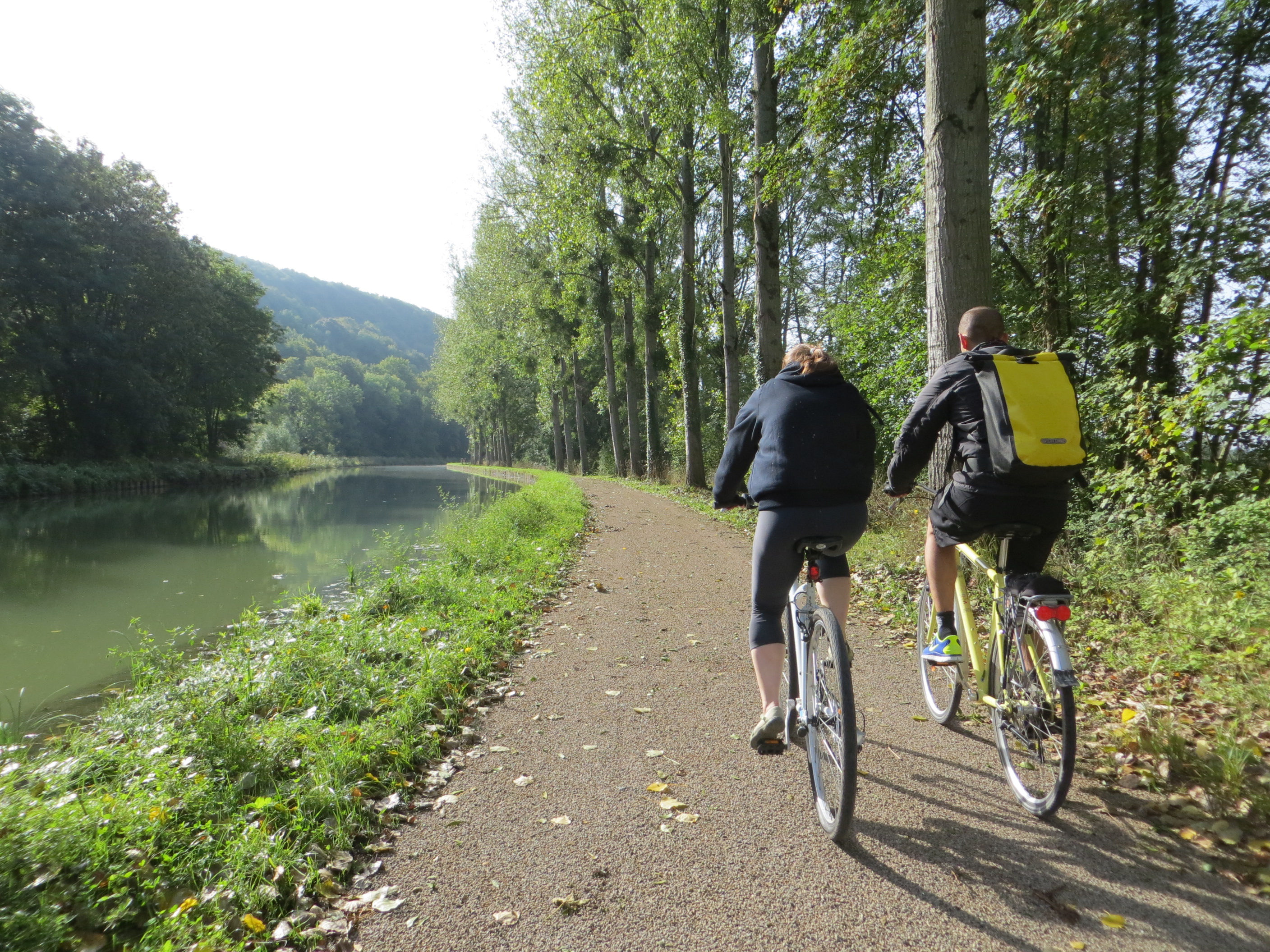 Cycliste sur le Canal du Nivernais
